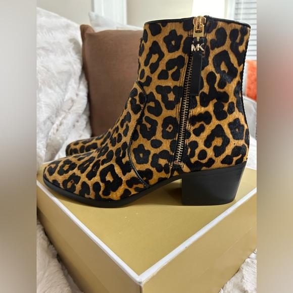 New Michael Kors booties size 8 - Picture 16 of 16